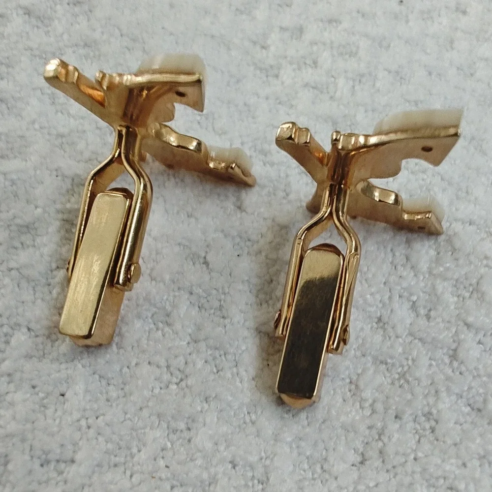Cufflinks Gold Swank Vintage Crossed Revolvers Mother of Pearl Grips Mens